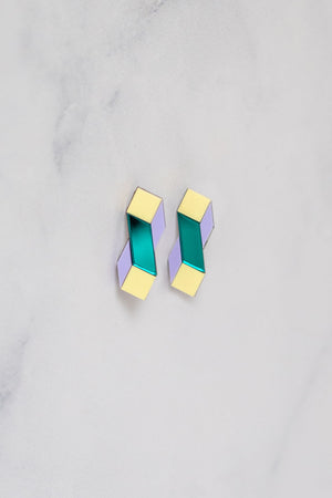 Cube Earrings – Playful minimalism for everyday essentials