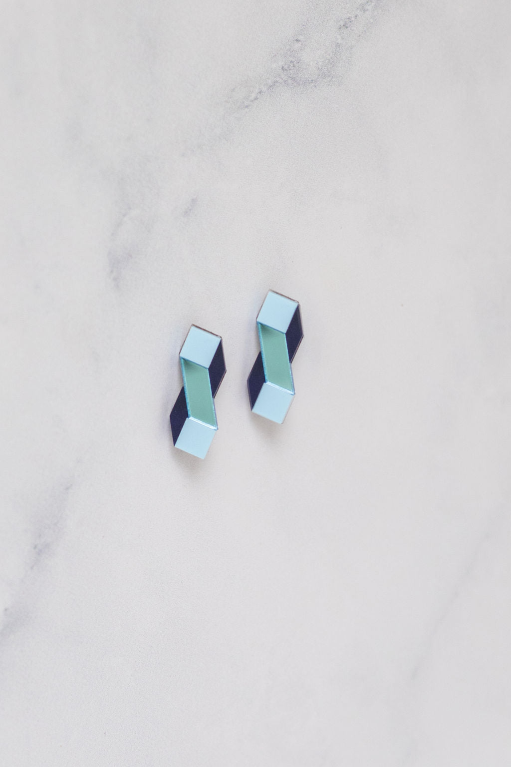 Cube Earrings – Playful minimalism for everyday essentials