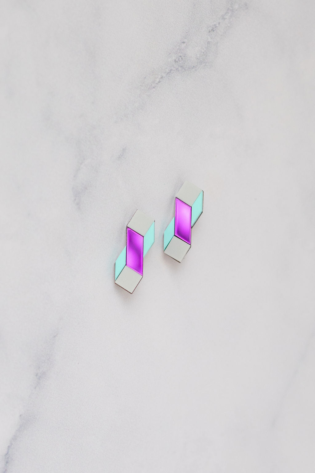 Cube Earrings – Playful minimalism for everyday essentials