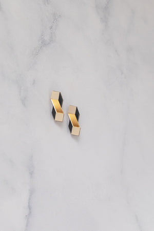Cube Earrings – Playful minimalism for everyday essentials