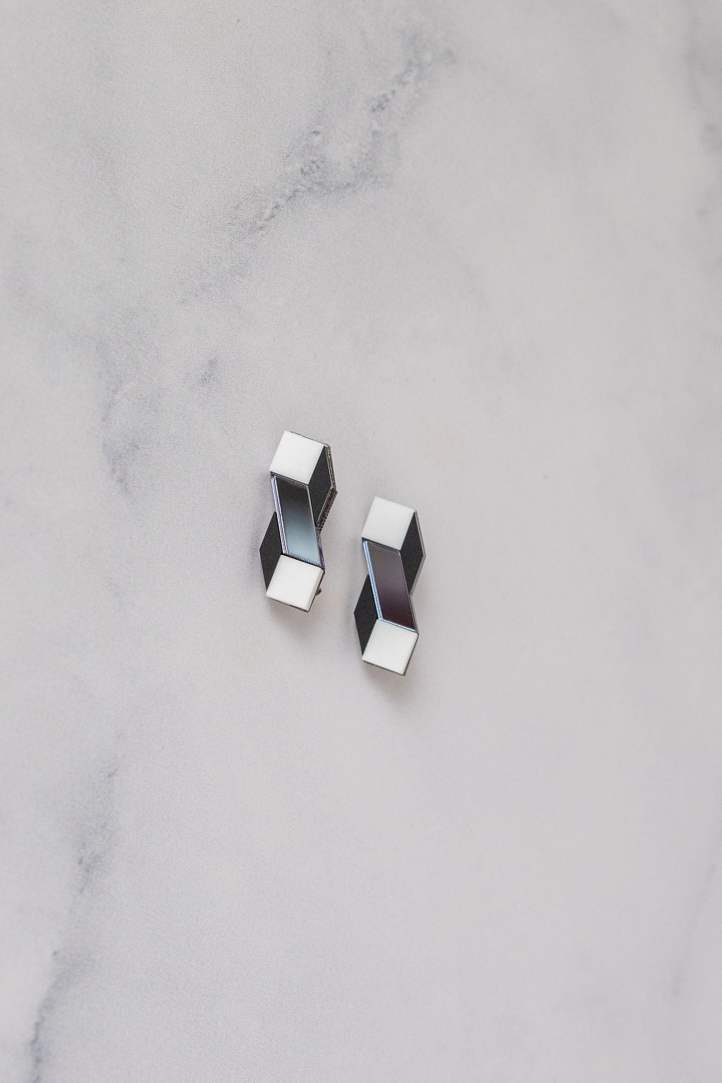 Cube Earrings – Playful minimalism for everyday essentials