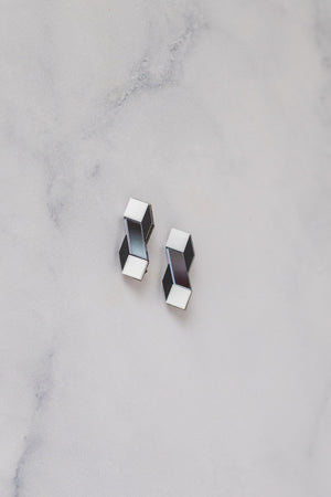 Cube Earrings – Playful minimalism for everyday essentials