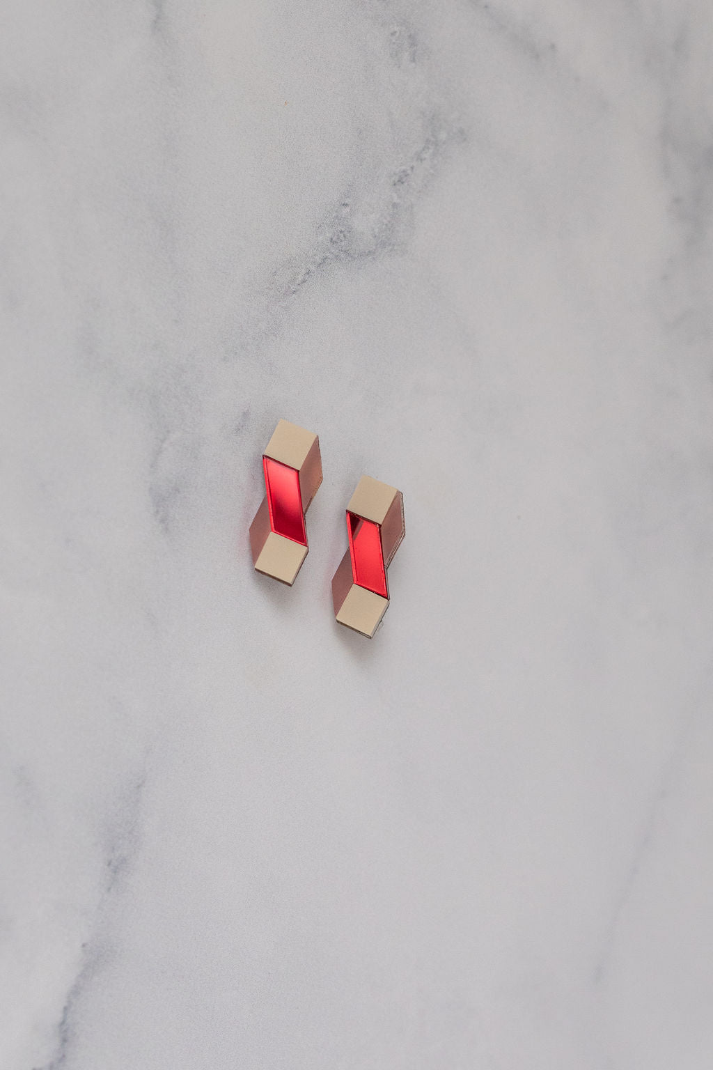 Cube Earrings – Playful minimalism for everyday essentials