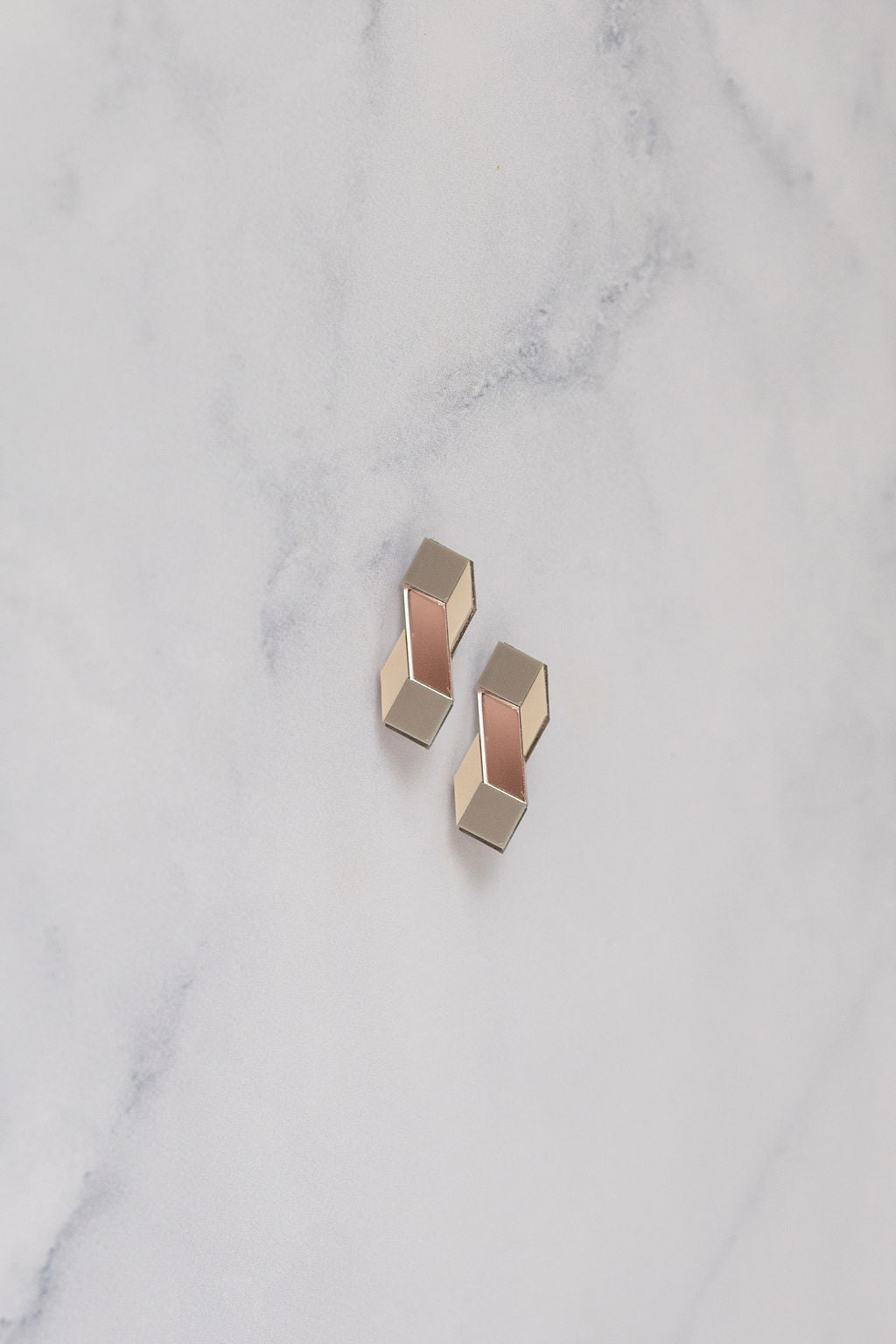 Cube Earrings – Playful minimalism for everyday essentials