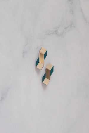 Cube Earrings – Playful minimalism for everyday essentials