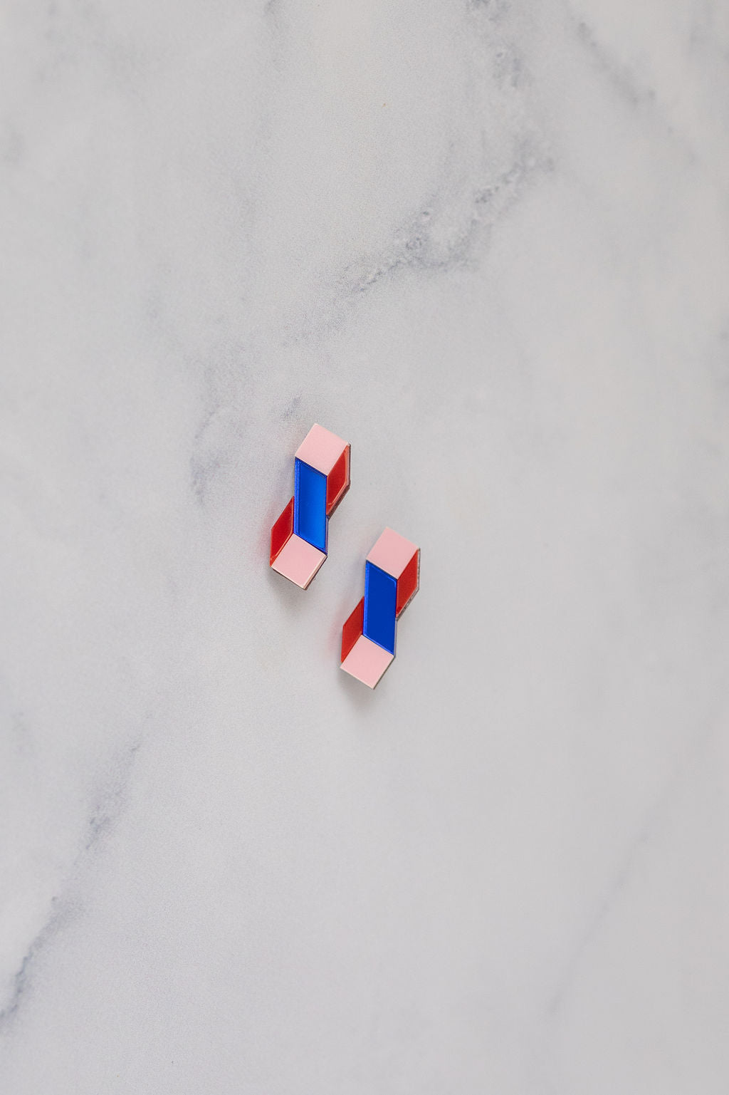 Cube Earrings – Playful minimalism for everyday essentials