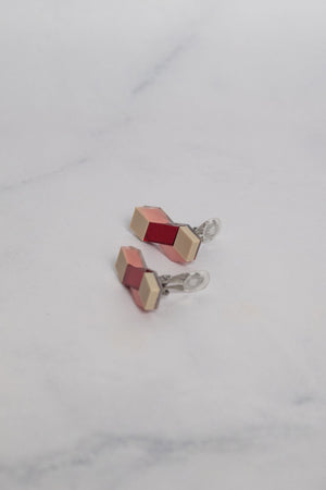 Cube Earrings – Playful minimalism for everyday essentials